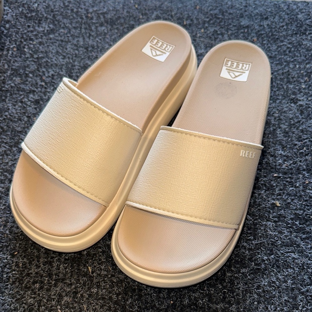 Reef Women's Tan Slide Sandals